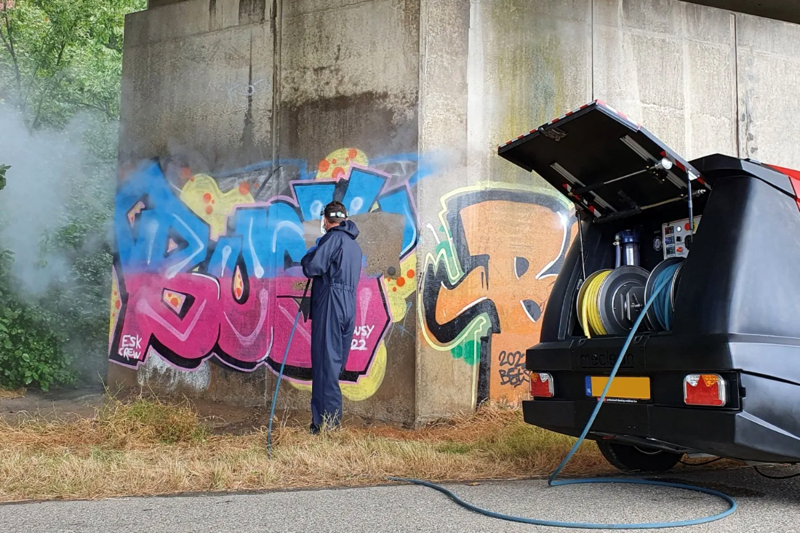 Trailerjet fjerner grafitti