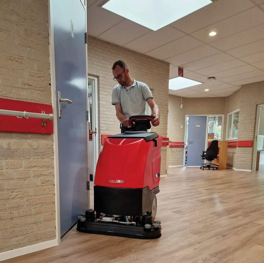 Walk-behind gulvvasker